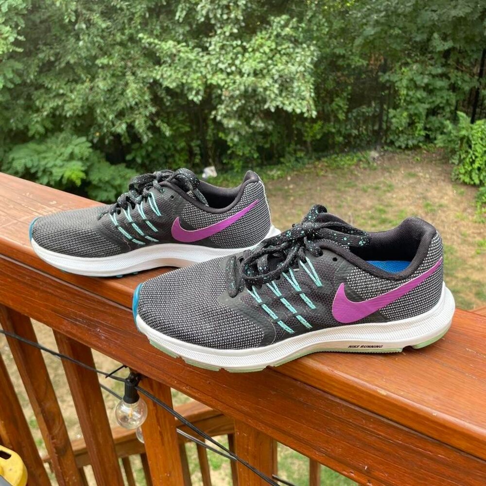 Nike Run Swift Women's 6 Black and Purple Running Sneakers